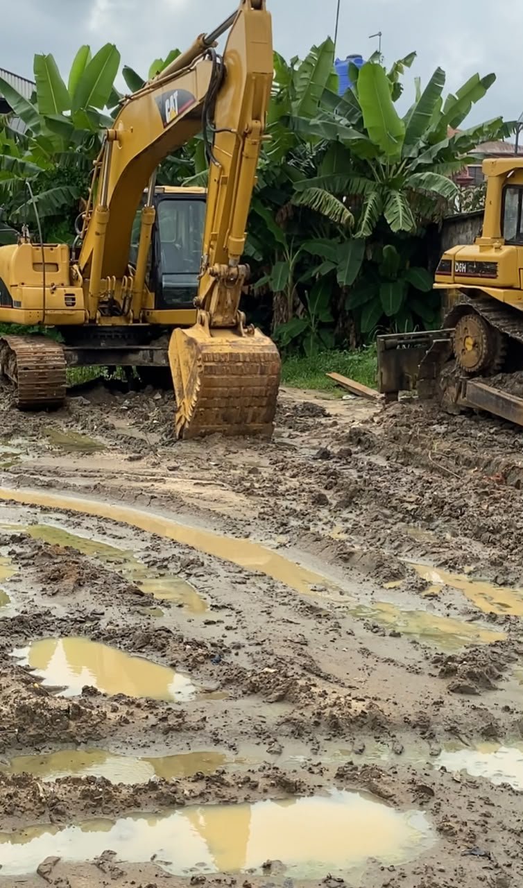 Services caterpiller working